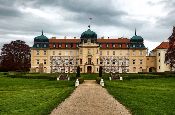 Castillo barroco en Lany, residencia de verano del presidente de la República Checa — Foto de Stock