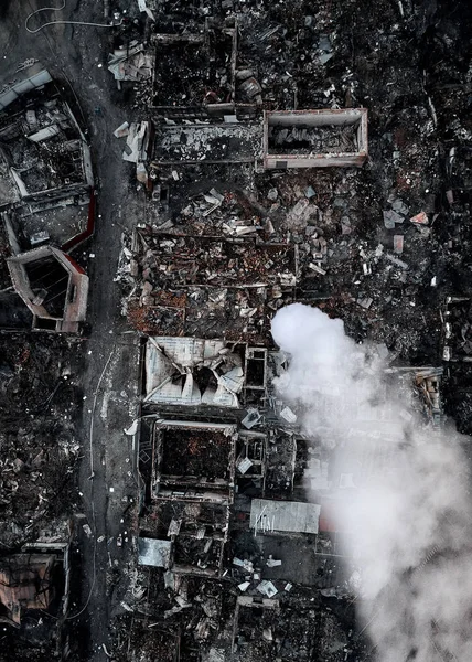 Vecchia casa dopo l'incendio e bruciato tutto nella zona. vista dall'alto — Foto Stock