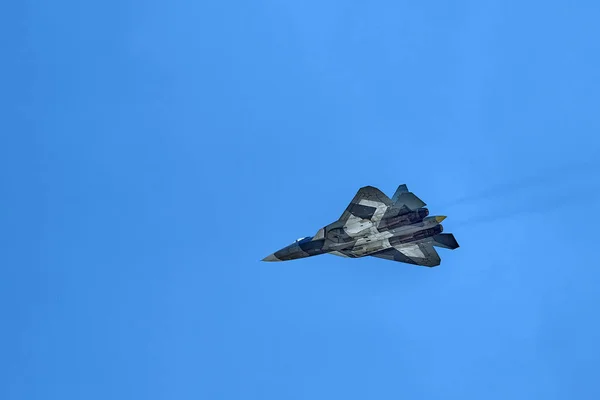 新しいロシア語新しい 5 世代戦闘機 Su 57 (T-50) は、dem を示しています。 — ストック写真