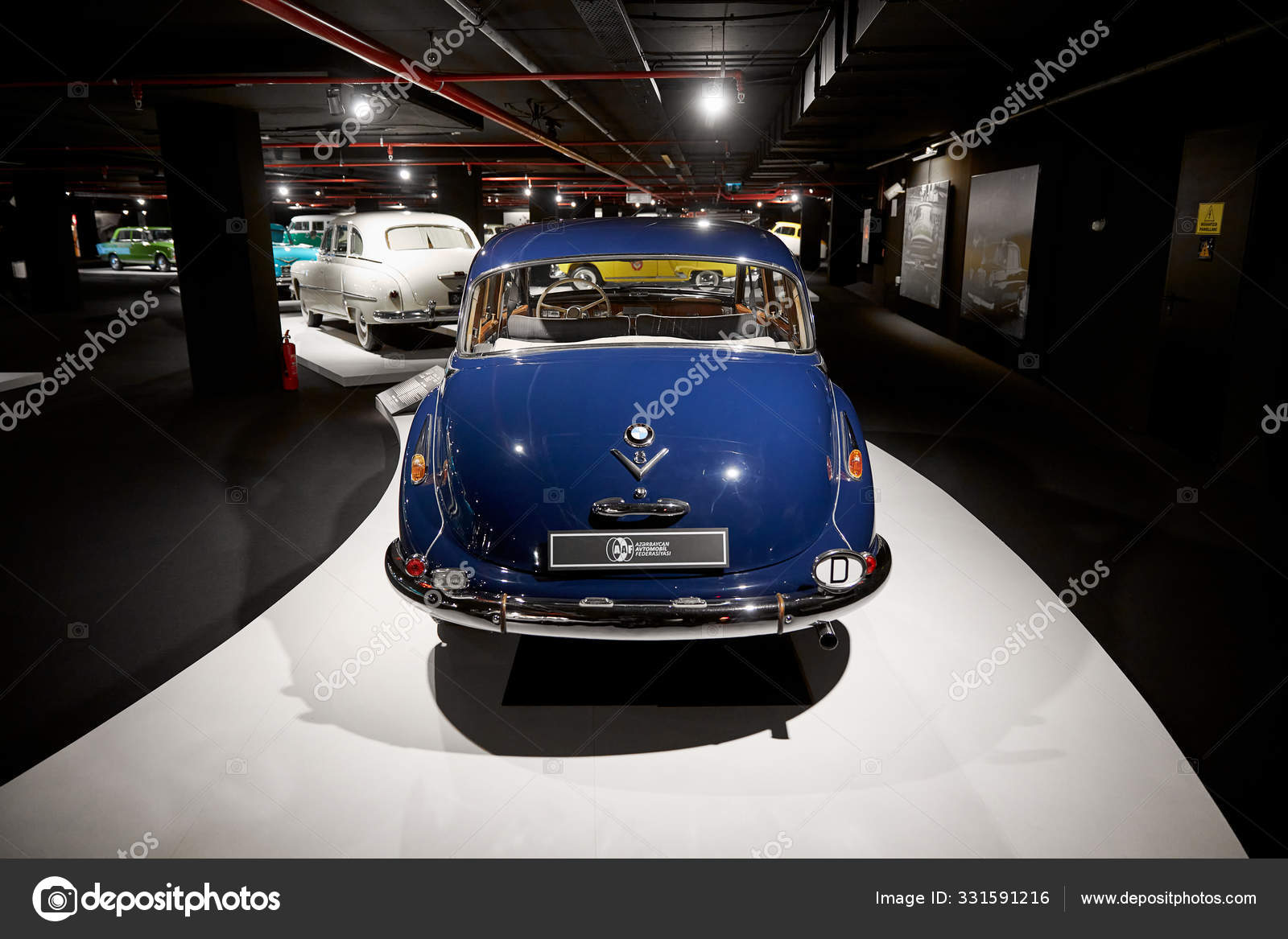 Bmw 502德国豪华轿车 最高档的bmw车 图库社论照片 C Baranov Evgenii 331591216
