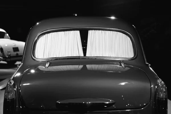 Moskvich 407 (1963). Ussr malı. Retro araba sergileniyor. — Stok fotoğraf