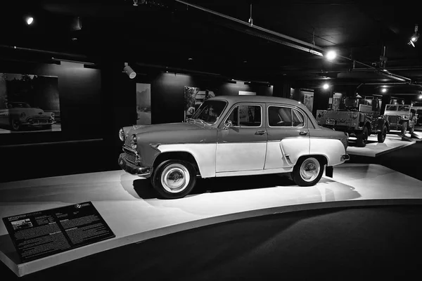 Moskwicz 407 (1963). Wyprodukowano w Ussr. Samochód Retro na wystawie. — Zdjęcie stockowe