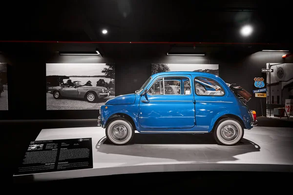 Fiat Nuova 500 (1960). Μικρό ιταλικό αυτοκίνητο πόλης. Ρετρό αυτοκίνητο. — Φωτογραφία Αρχείου