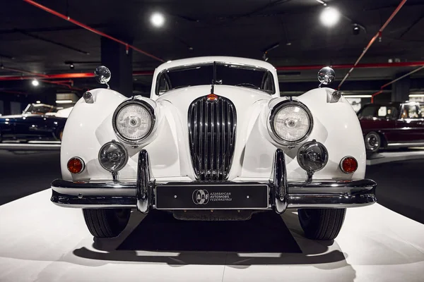 Jaguar XK140 (1956). Carro de esportes clássico da companhia britânica Jaguar — Fotografia de Stock