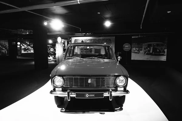 Vaz-2101 "Zhiguli" na wystawie zabytkowych samochodów. — Zdjęcie stockowe