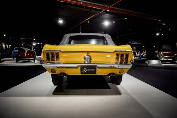 Ford Mustang, clásico americano. Exposición Classic Car — Foto de Stock