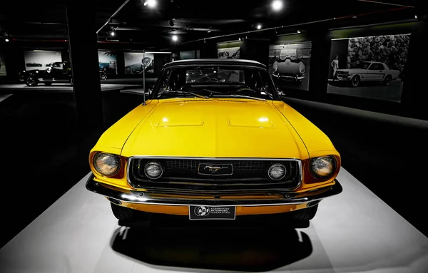 Ford Mustang, amerikanischer Klassiker. Oldtimer-Ausstellung — Stockfoto