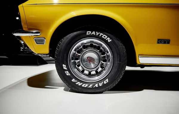 フォード・マスタング、アメリカンクラシック。クラシックカー展 — ストック写真