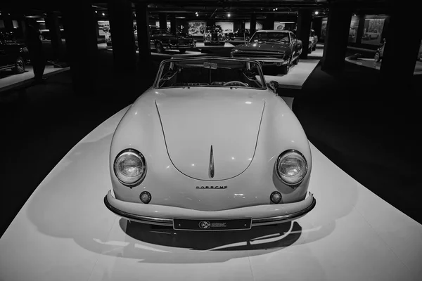 Porsche 356 Pre-A. Cabriolet. Retro car. Classic Car exhibition — ストック写真