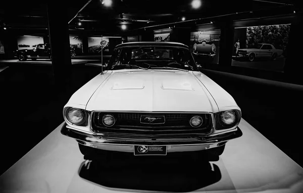 Ford Mustang, amerikanischer Klassiker. Oldtimer — Stockfoto