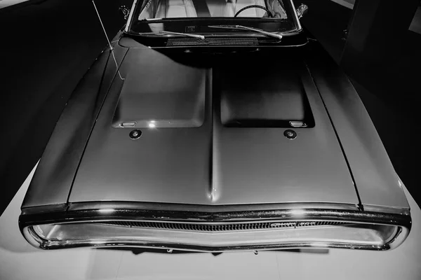 ダッジチャージャー1970 CAからの筋肉車。アメリカのクラシックカー. — ストック写真