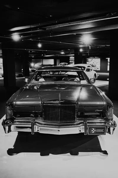 Lincoln Continental Mark Iv, en amerikansk klassiker. Klassisk bil — Stockfoto