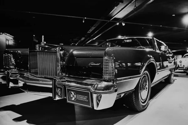 Lincoln Continental Mark Iv, en amerikansk klassiker. Klassisk bil — Stockfoto