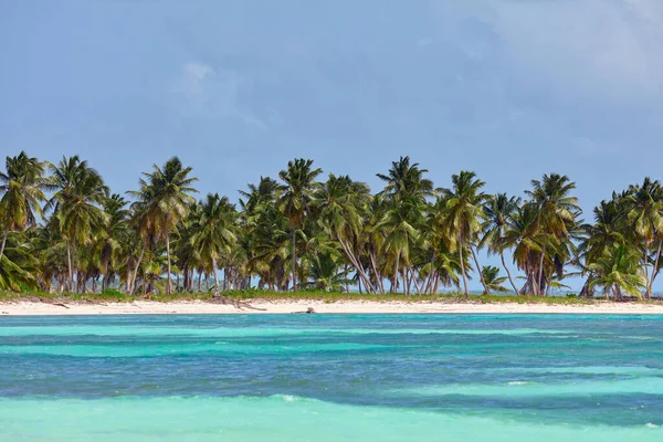Isla Tropical Vista Playa Desde Agua —  Fotos de Stock