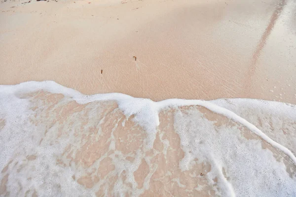 Vague Sur Sandy Beach Contexte Des Vagues Éclaboussent Sur Plage — Photo