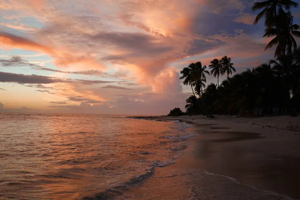 Sahilde Gün Batımı Cennet Kumsalı Tropik Cennet Beyaz Kum Sahil — Stok fotoğraf