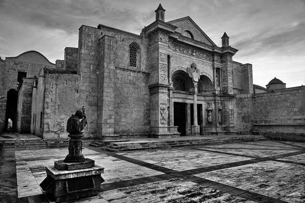 마리아 출입문 성당은 아메리카에서 성당입니다 도미니카 공화국 산토도밍고 — 스톡 사진