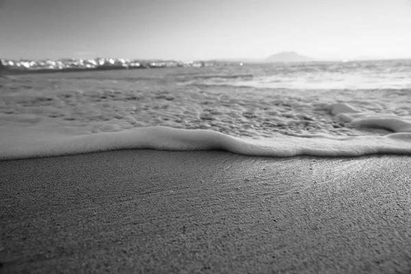 Welle Sandstrand Hintergrund Wellenplätschern Sandstrand Schaum Brandung Wellen — Stockfoto