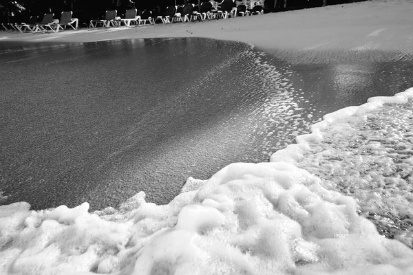 Zamávej Sandy Beach Pozadí Šplouchání Vln Písečné Pláži Pěna Surfování — Stock fotografie