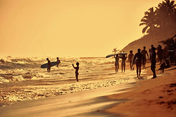 Spiaggia Dei Surfisti Surfista Una Spiaggia Oceanica Attività Sport Acquatici — Foto Stock