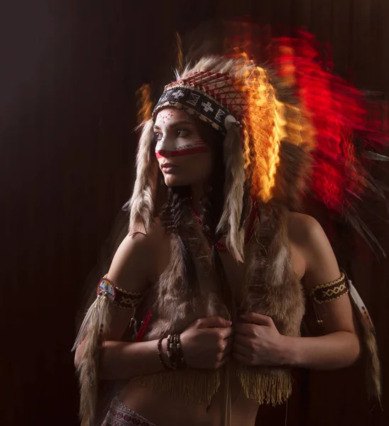 Mulher indiana com maquiagem tradicional — Fotografia de Stock