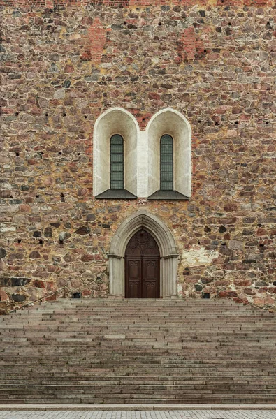 Turku, Finnland - 06 01 2019: Turku Cathedral main entrance. Minimalist snapshot.