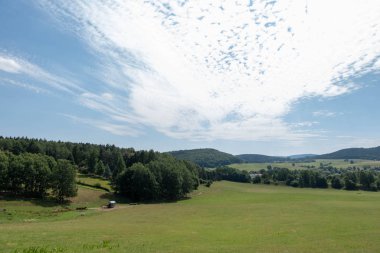 Dağdan Thuringian kasabası Friedrichroda 'ya bak..