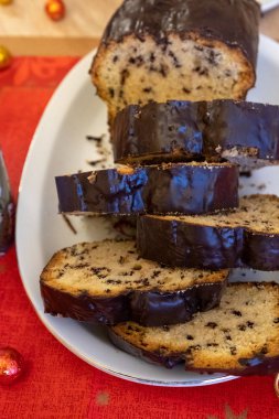 Cam kasede çikolatalı pasta.