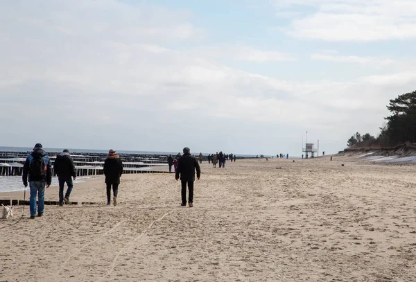 Emberek Vándorolnak Balti Tenger Partján Zempin Csendes Usedom — Stock Fotó