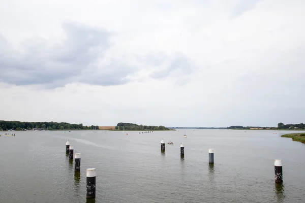 Baltık Denizi şehrinden Bodden 'a giden köprüden manzara 