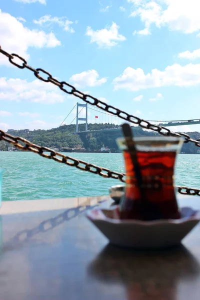 Boğazda Bir Fincan Çay — Stok fotoğraf