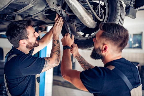 Otomobil tamir servisi