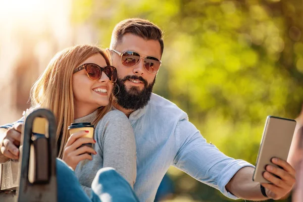 Menschen, Liebe und Technologie-Konzept — Stockfoto