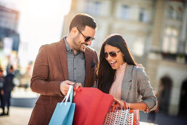 Ist Shopping Und Spaß Zeit Glückliches Paar Shoppen Zusammen Der — Stockfoto