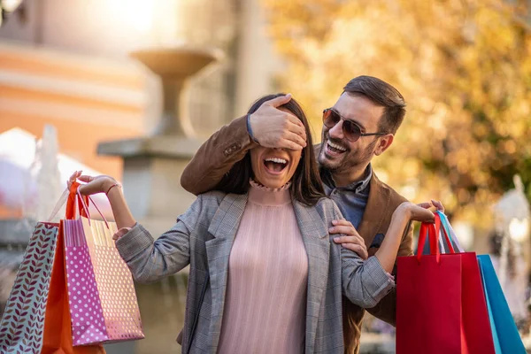 Ist Shopping Und Spaß Zeit Glückliches Paar Shoppen Zusammen Der — Stockfoto