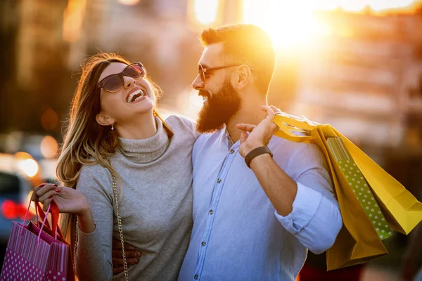 Ist Shopping Und Spaß Zeit Glückliches Paar Shoppen Zusammen Der — Stockfoto