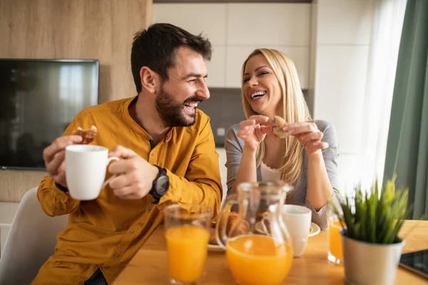 Buona Mattina Coppia Felice Godendo Loro Colazione Insieme Casa People — Foto Stock