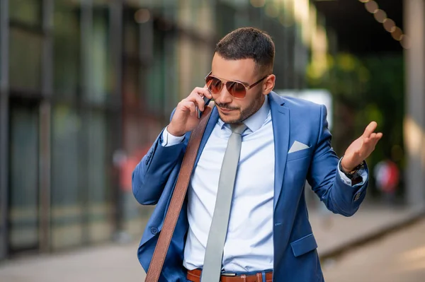 Portrait Young Businessman Using Smart Phone Outdoors Business Concept — Stock Photo, Image