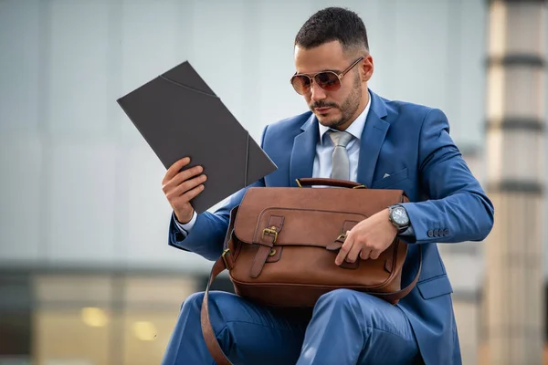 Retrato Joven Hombre Negocios Aire Libre Concepto Negocio — Foto de Stock