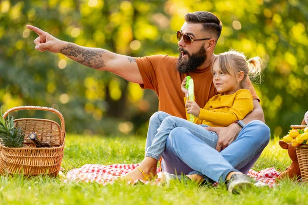 Familia Feliz Divertirse Juntos Aire Libre Familia Estilo Vida Naturaleza — Foto de Stock