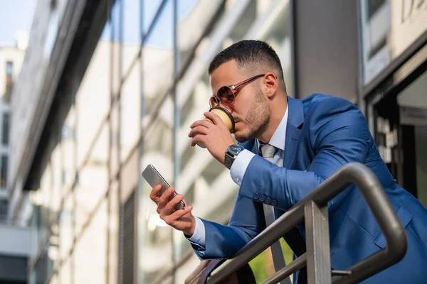 Hombre Negocios Exitoso Utilizando Teléfono Móvil Hombre Teléfono Inteligente — Foto de Stock