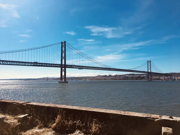 Фотографии Видите Ponte Abril — стоковое фото