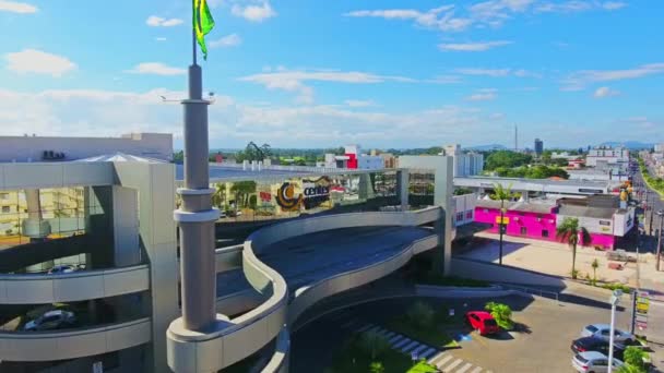 Aerial Brazilian Flag Reveal Front Shopping Mall — Stock Video