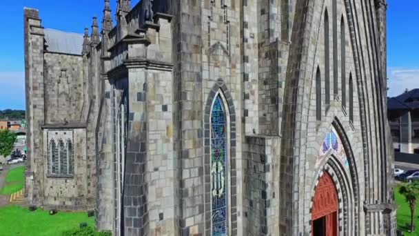 Vista Aérea Igreja Católica Catedral Arquitetura Neogótica Canto Para Cima — Vídeo de Stock