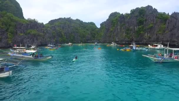 热带海滩假日灵感的航景 菲律宾巴拉旺岛El Nido小泻湖 — 图库视频影像