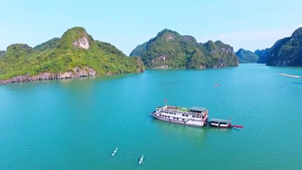 Vista Aérea Los Barcos Turísticos Halong Long Bay Vietnam Fotografías de stock