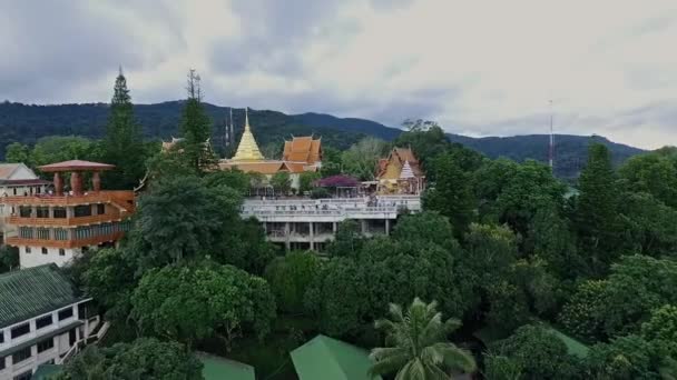 Aerial Golden Buddhist Temple Top Mountain Chiang Mai Doi Suthep — Stock Video