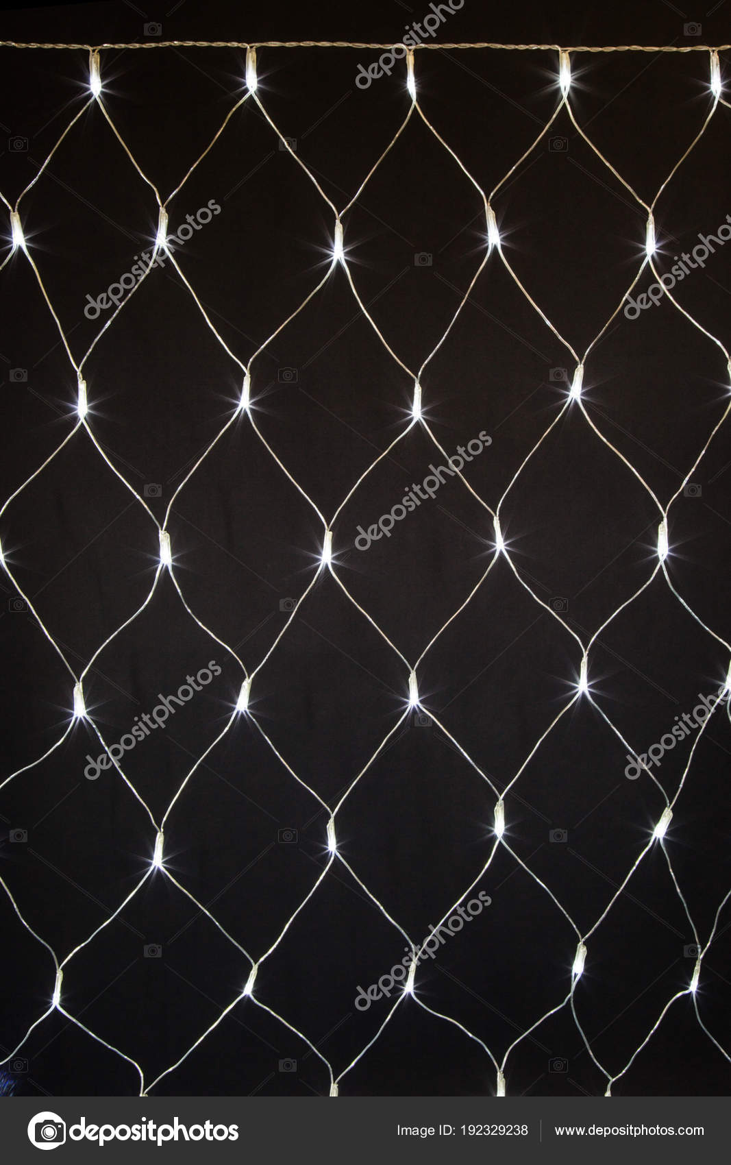https://st3.depositphotos.com/3144387/19232/i/1600/depositphotos_192329238-stockafbeelding-led-kerst-garland-nieuwjaar-licht.jpg