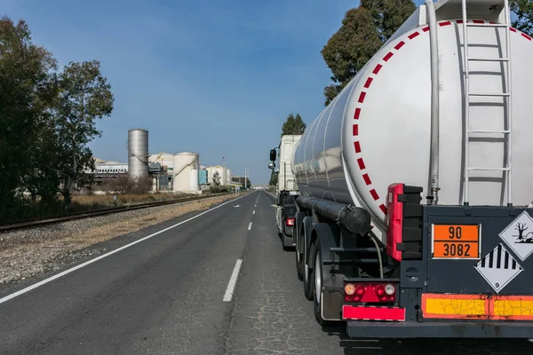 Tankwagen Met Gevaarlijke Goederen — Stockfoto