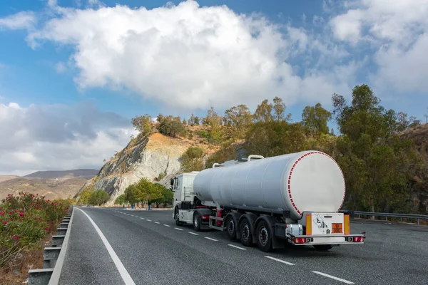 Tankwagen Mit Gefährlichen Gütern — Stockfoto